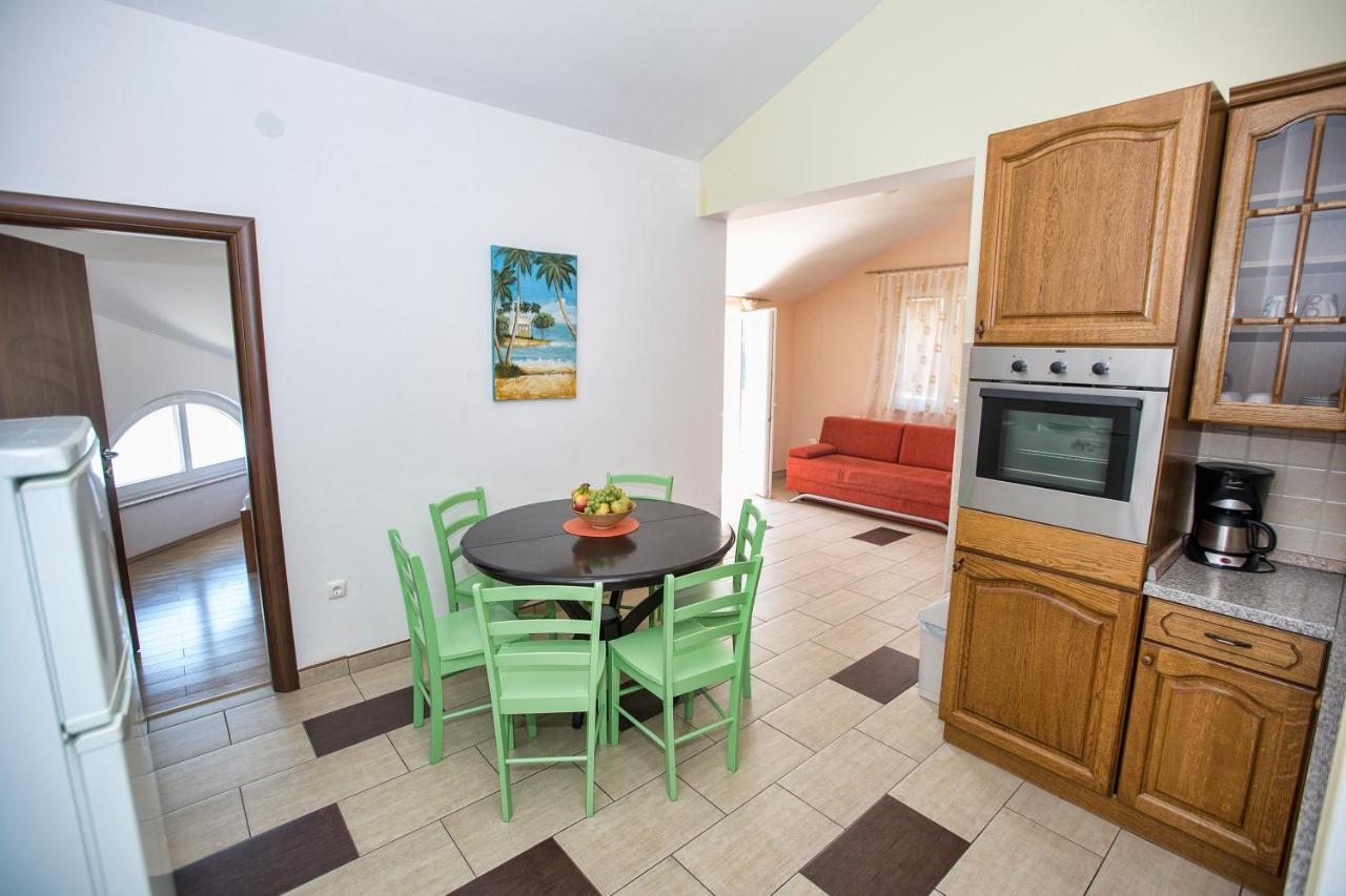 Ferienhaus Elena Karlobag Bagian luar foto