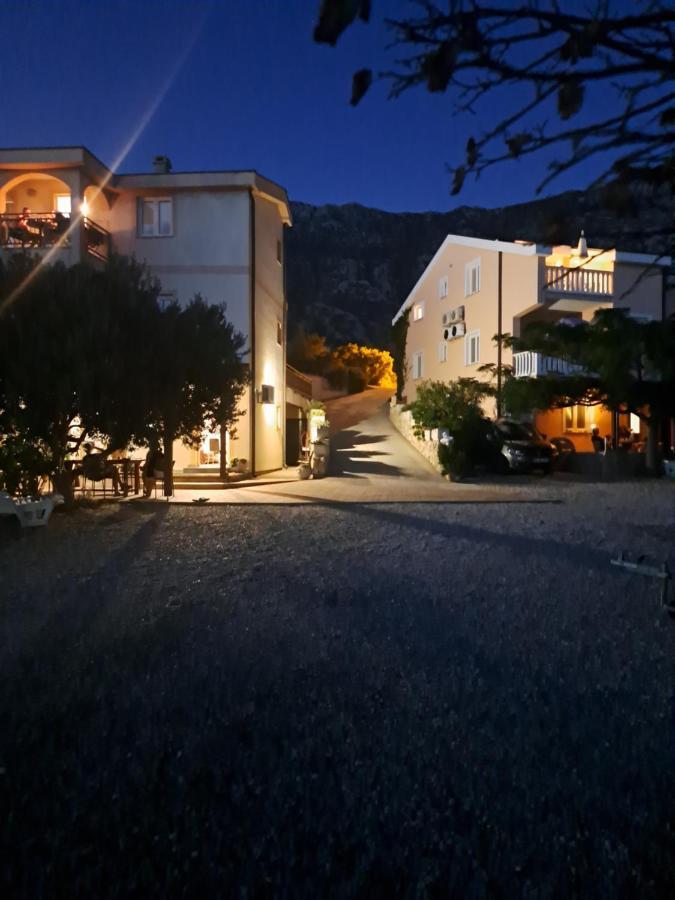 Ferienhaus Elena Karlobag Bagian luar foto