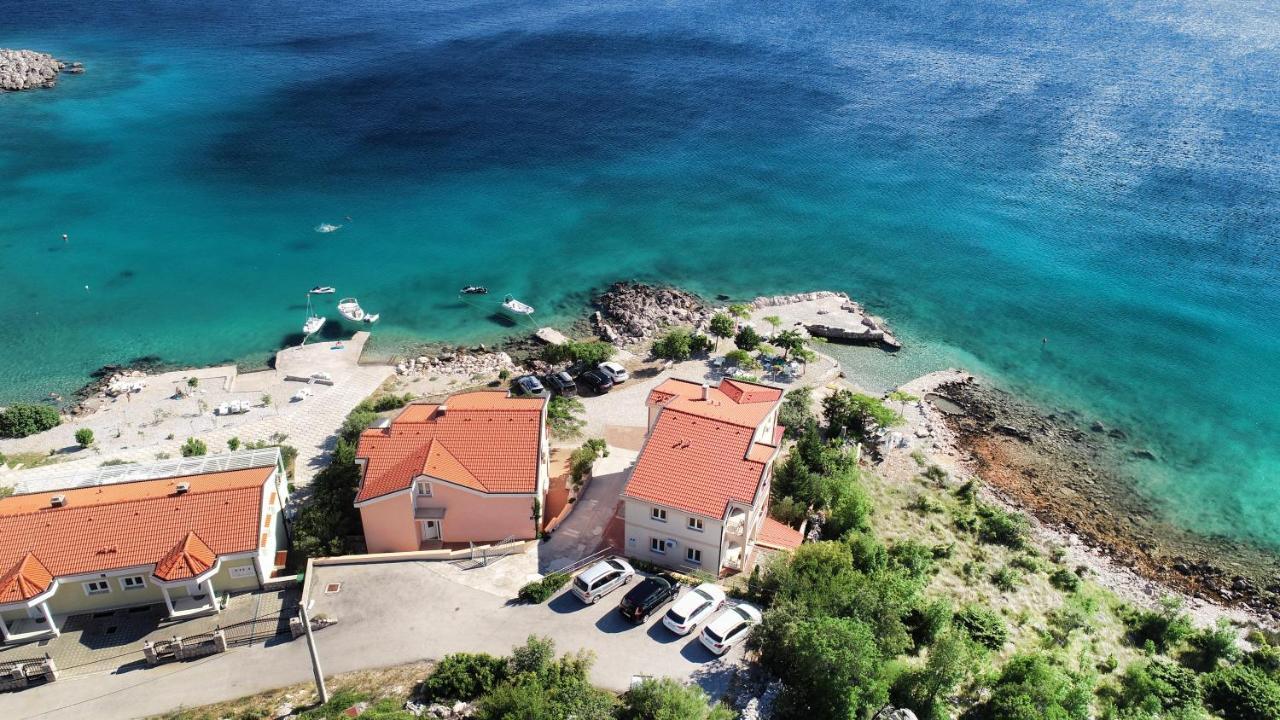 Ferienhaus Elena Karlobag Bagian luar foto